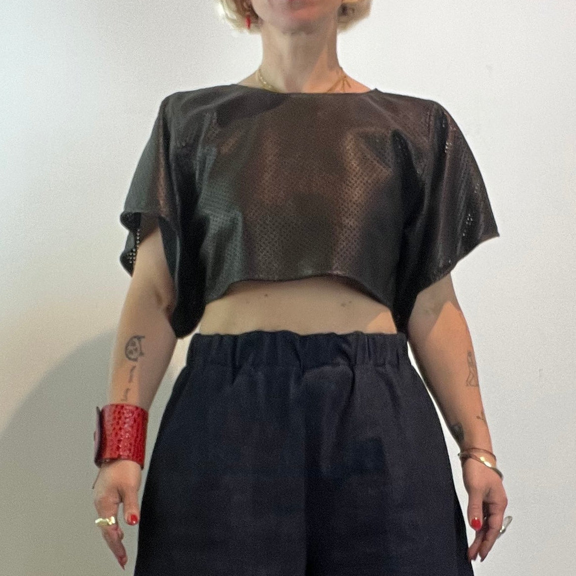 Ališta | Teksturi Leather Crop Boxy Tee