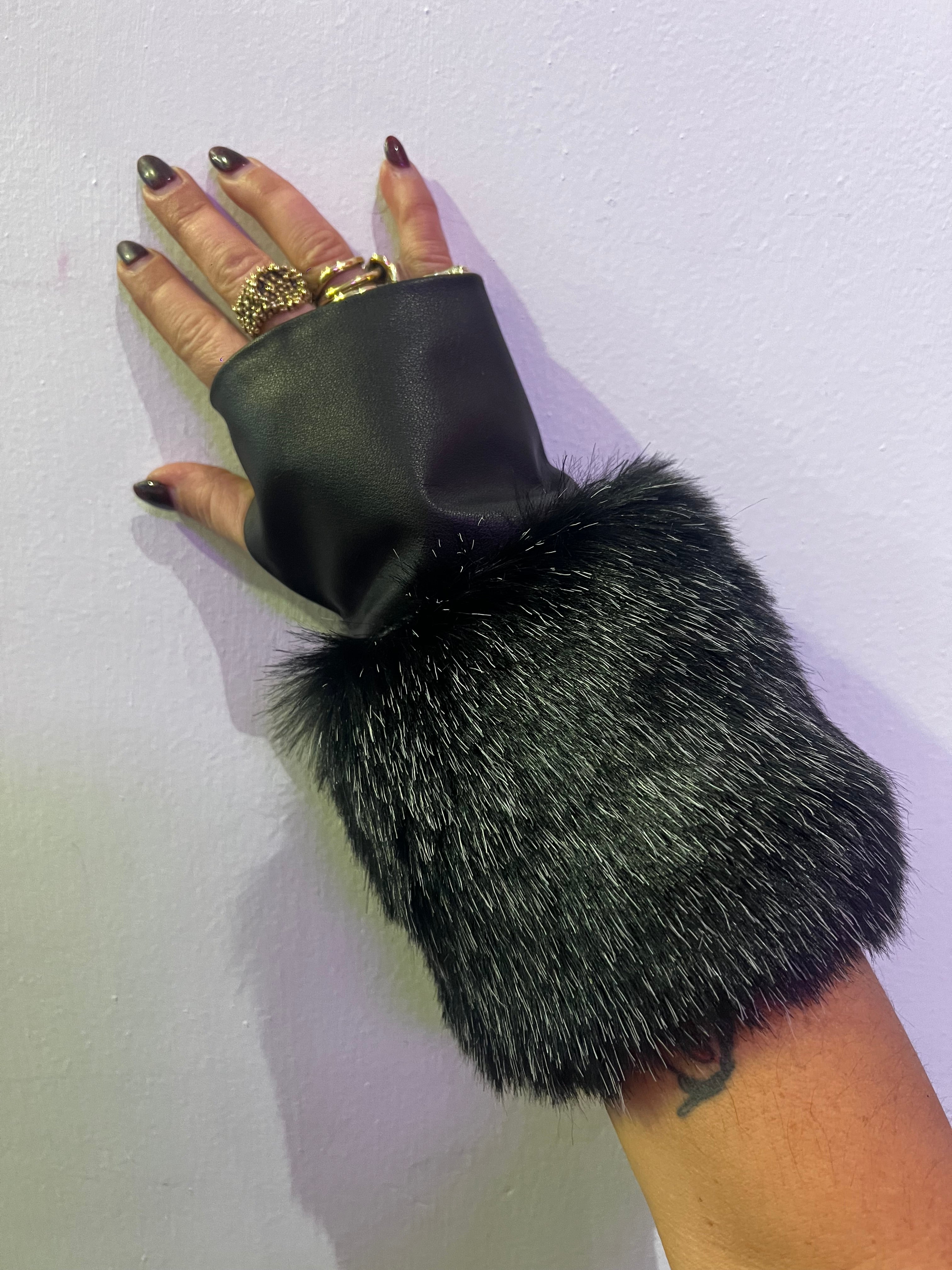 Faux fur fingerless leather gloves