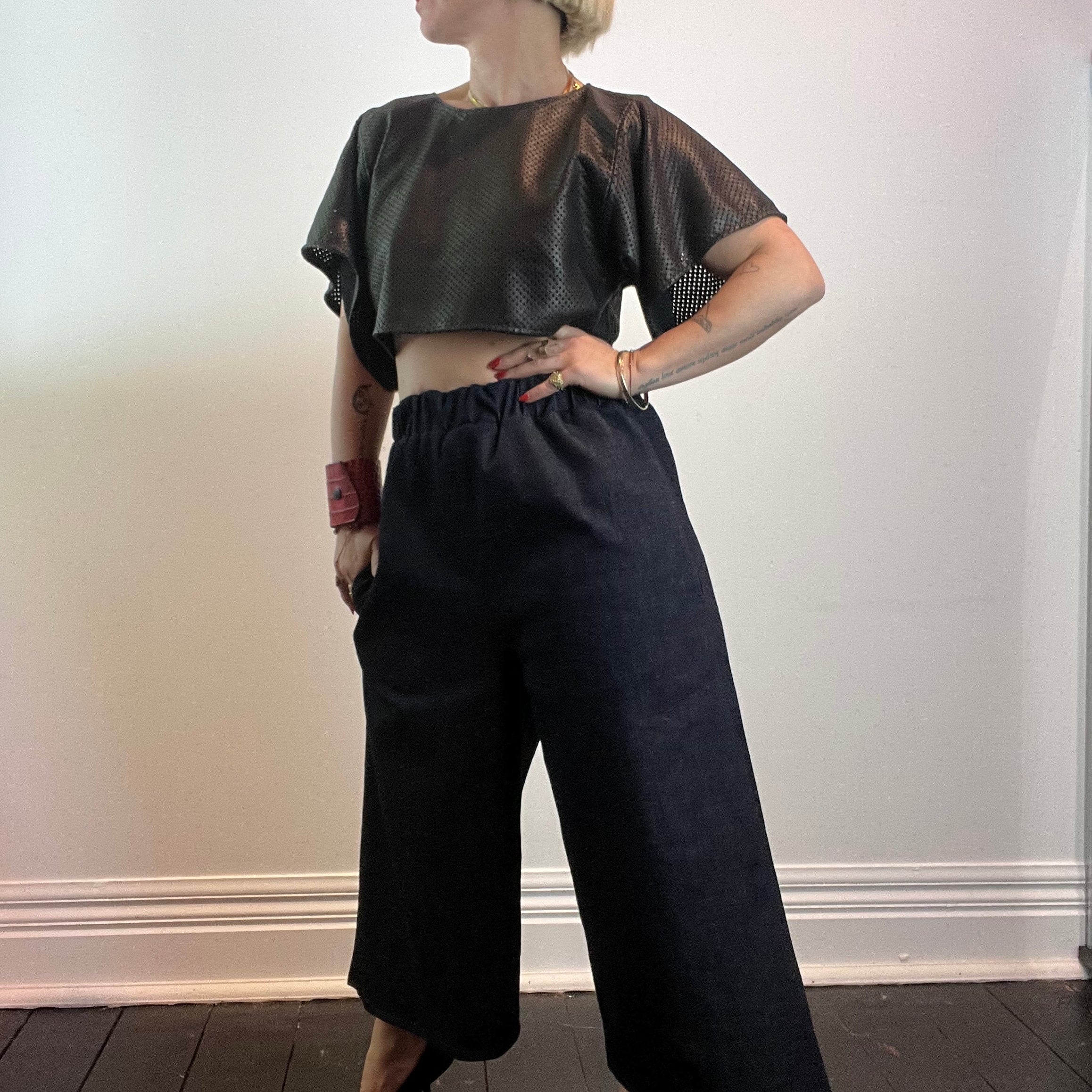Ališta | Teksturi Leather Crop Boxy Tee