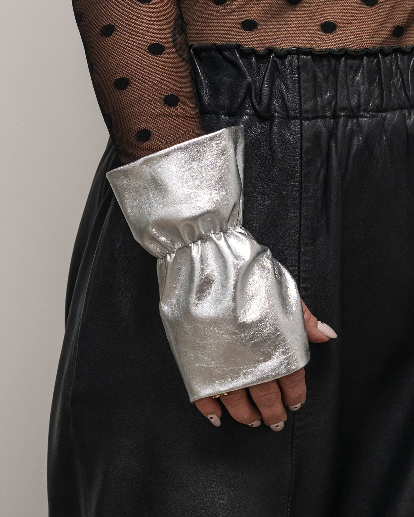 Nada Short Leather Fingerless Gloves