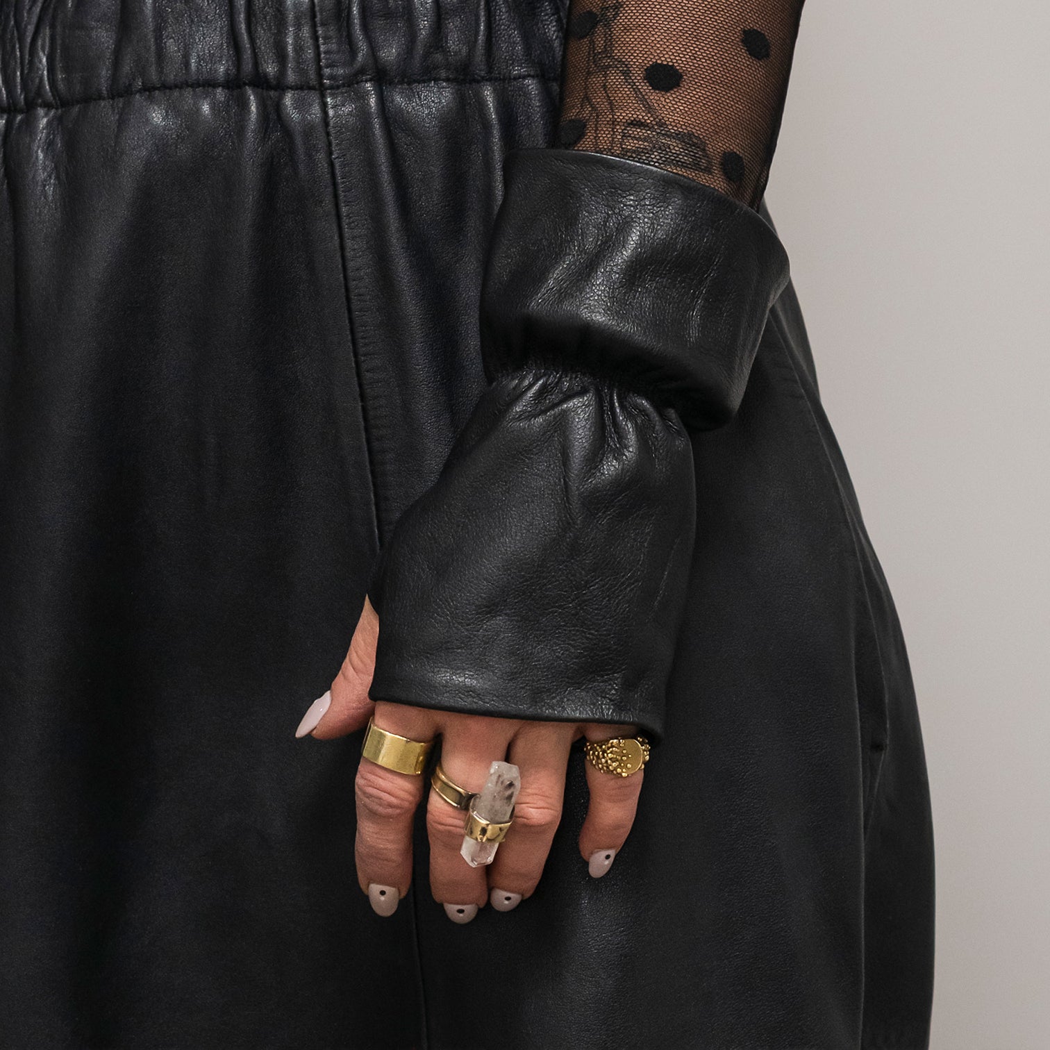 Nada Short Leather Fingerless Gloves