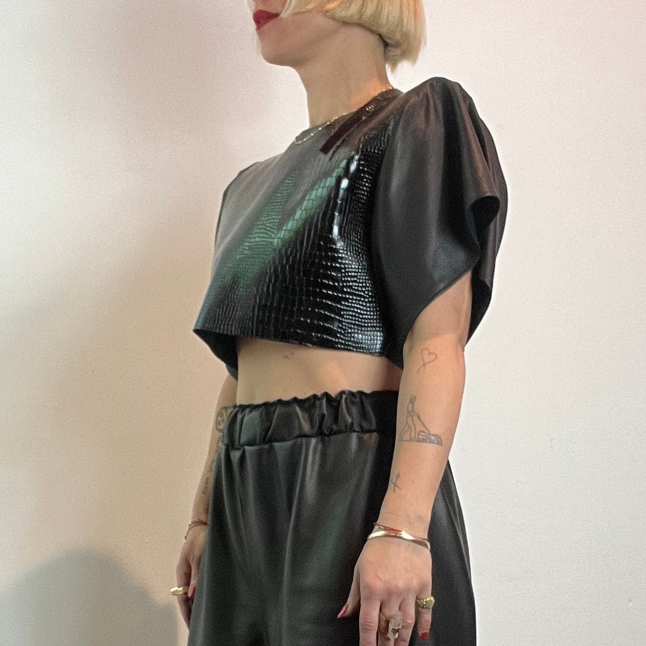 Ališta | Teksturi Croc Leather Crop Boxy Tee