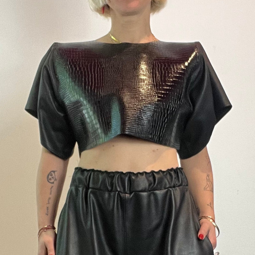 Ališta | Teksturi Croc Leather Crop Boxy Tee