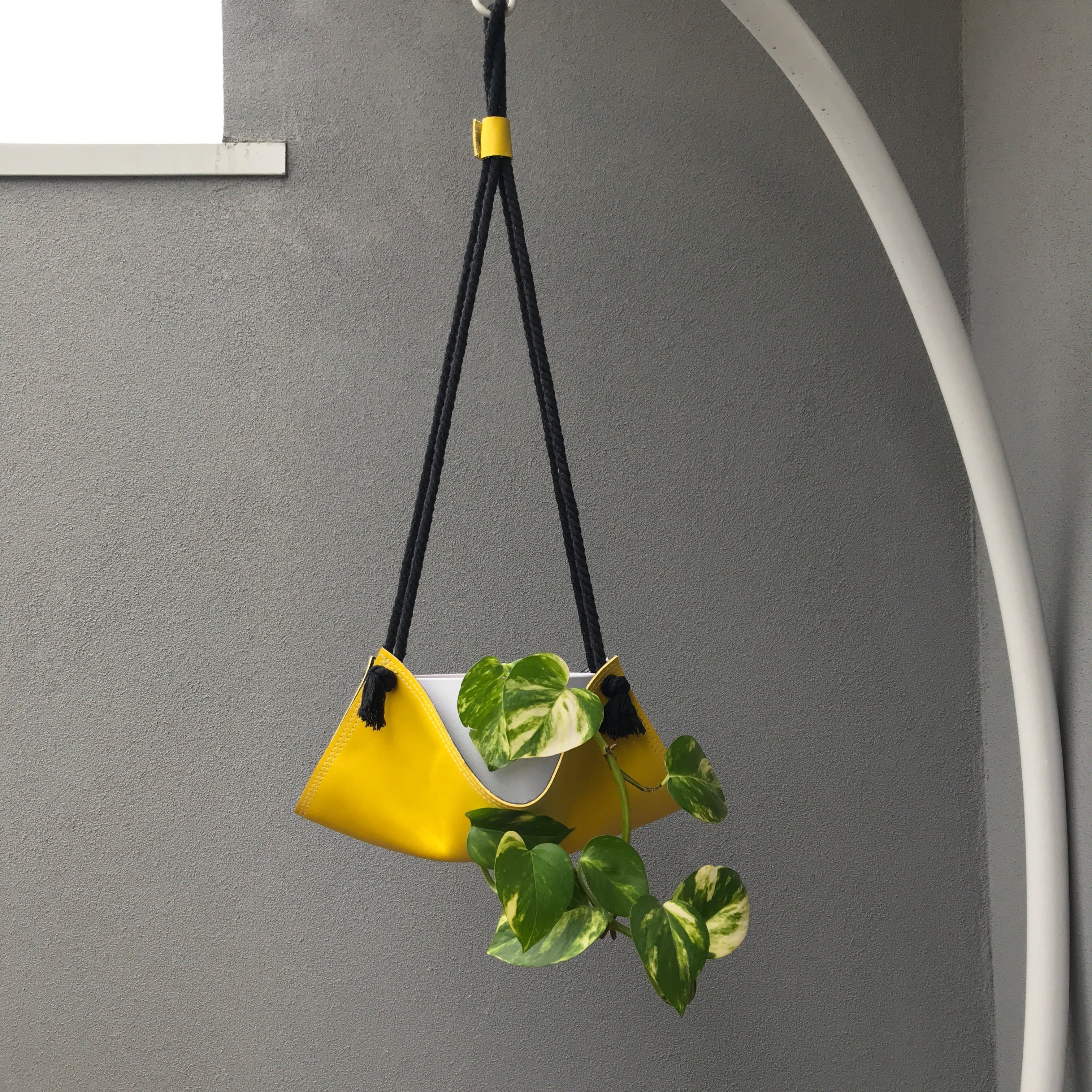 Let's hang plant hangers | Yellow-SMENA